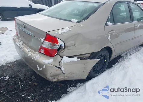 2004 Toyota Camry Le z USA, uszkodzony, nr VIN 4T1BE32K84U890784